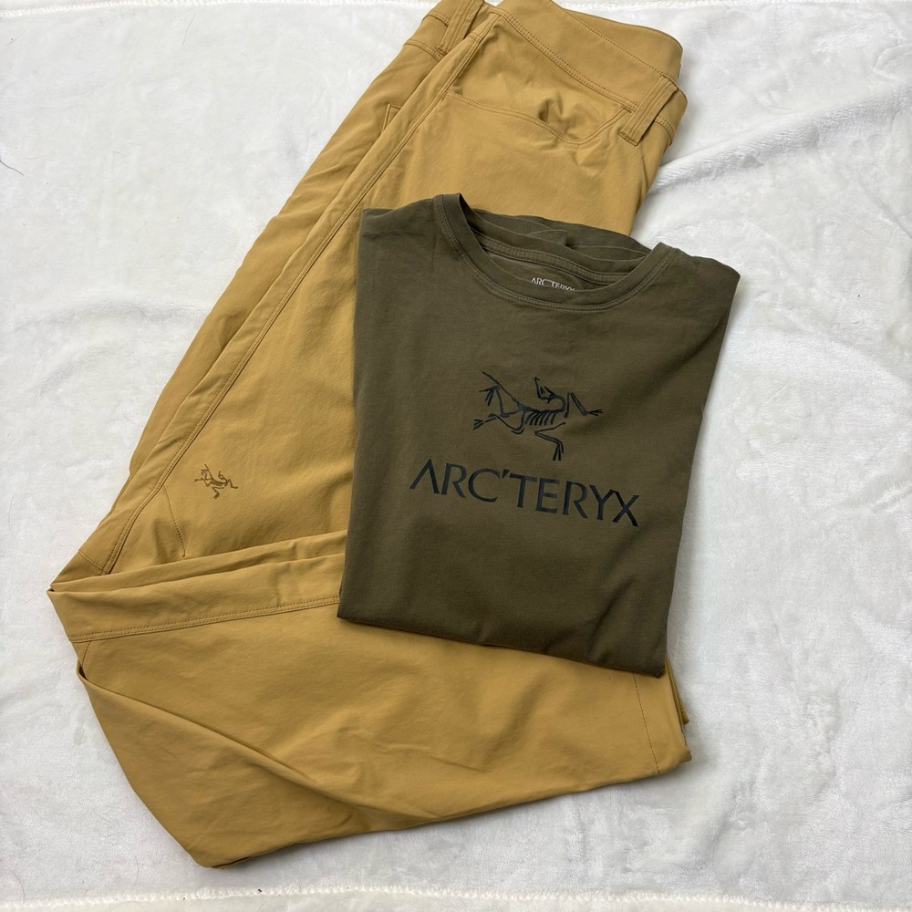 Arc’teryx Olive Green Logo T-Shirt Medium